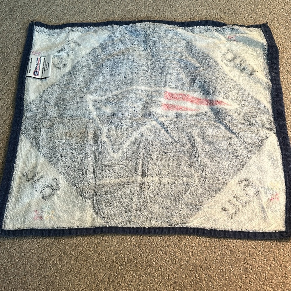 New England Patriots Official Power Towel - Picture 2 of 3